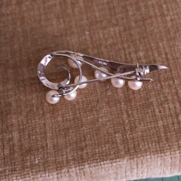 Silver Faux Pearl Brooch - Picture 3 of 7